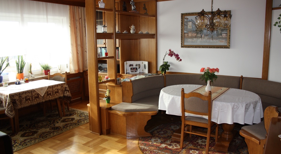 Gemütlicher Aufenthaltsbereich bei Privatzimmer Fuchs